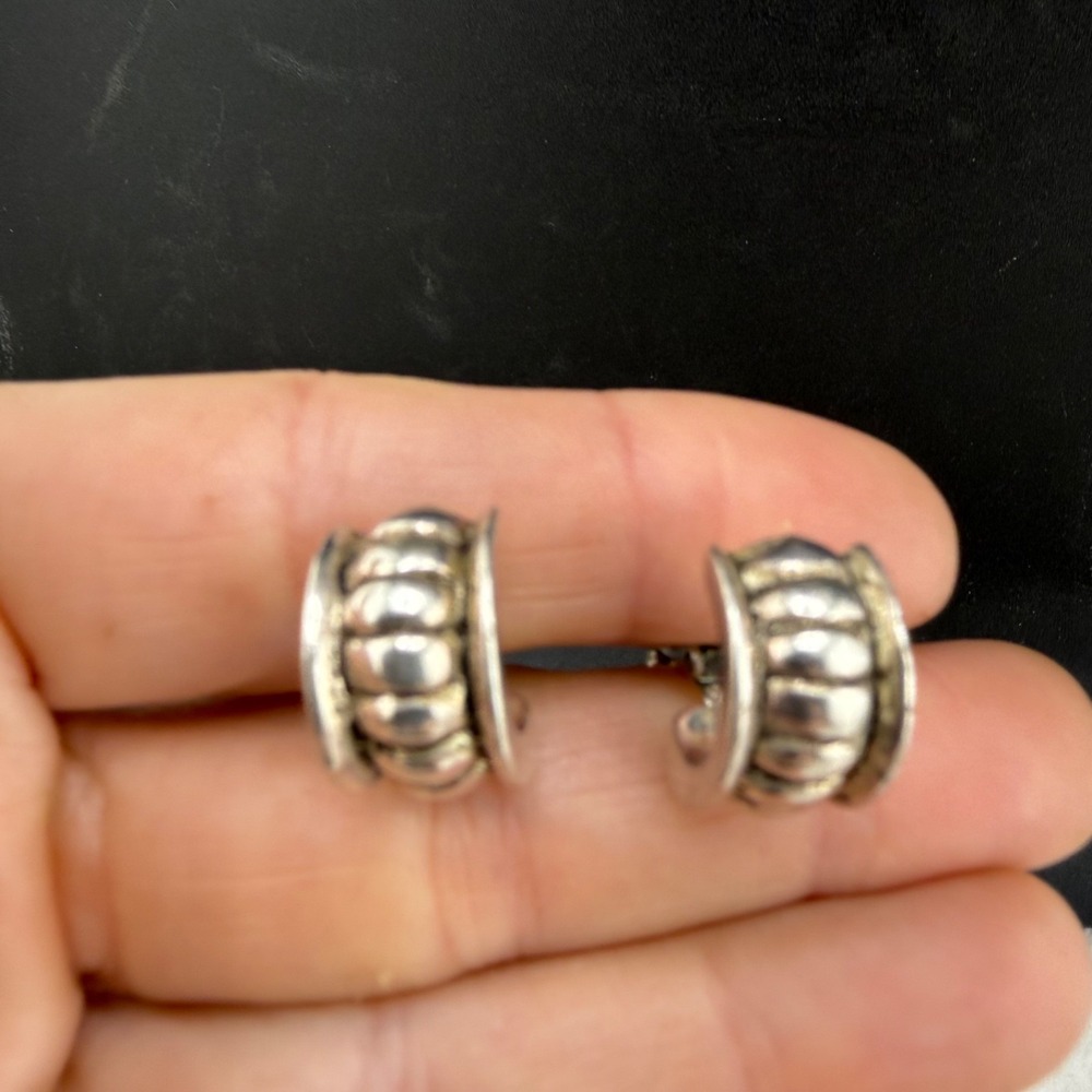 Vintage Napier Hoop Earrings Silver Tone Ribbed Textured Clip On